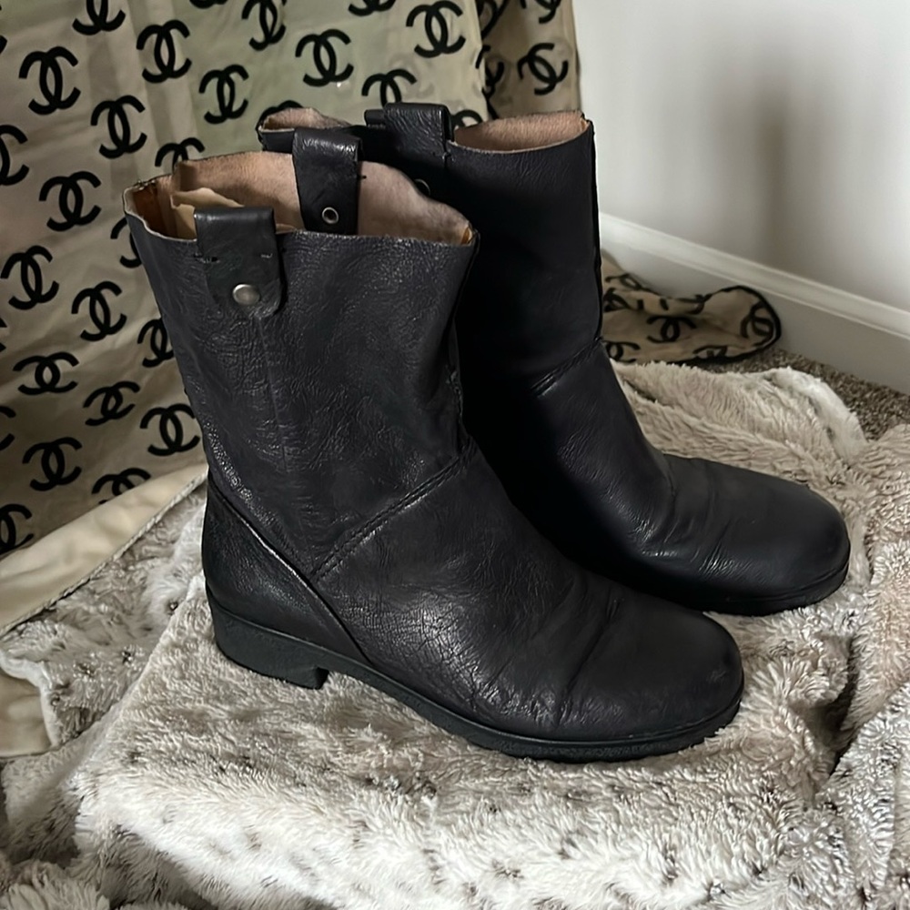 Women’s Black Leather Above Ankle Boots Sz 7